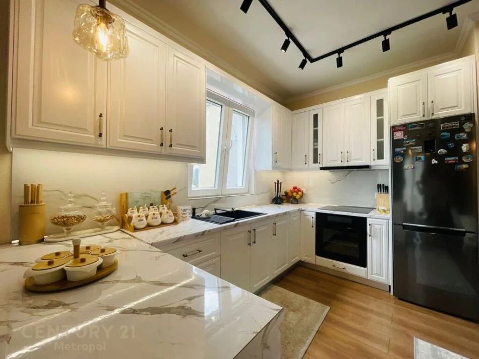 Tirane, jepet me qera apartament 2+1 Kati 6, 110 m² 1.200 € 