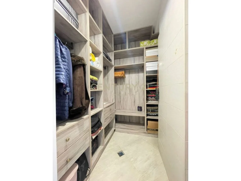 Tirane, jepet me qera apartament 2+1 Kati 4, 115 m² 900 € (Liqen i thate)