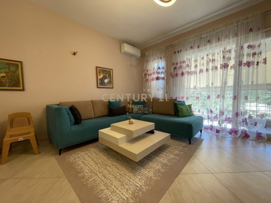 Tirane, jepet me qera apartament 2+1 Kati 4, 115 m² 900 € (Liqen i thate)