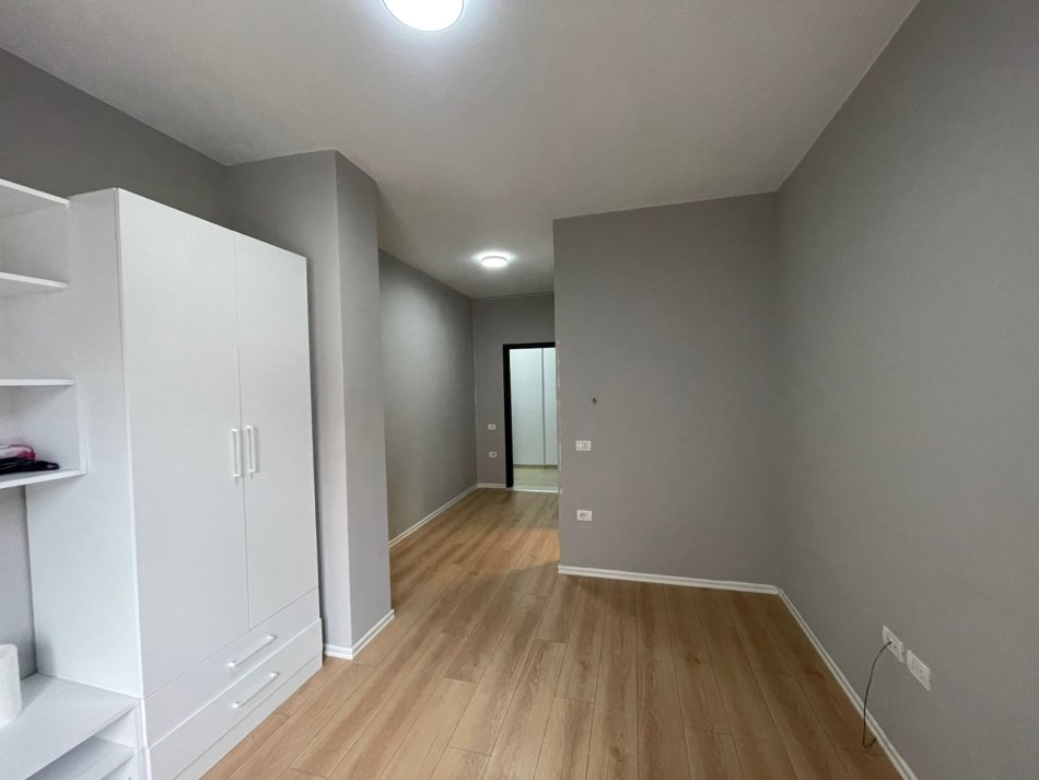 Tirane, jepet me qera zyre Kati 1, 30 m² 500 € (Myslym Shyri)