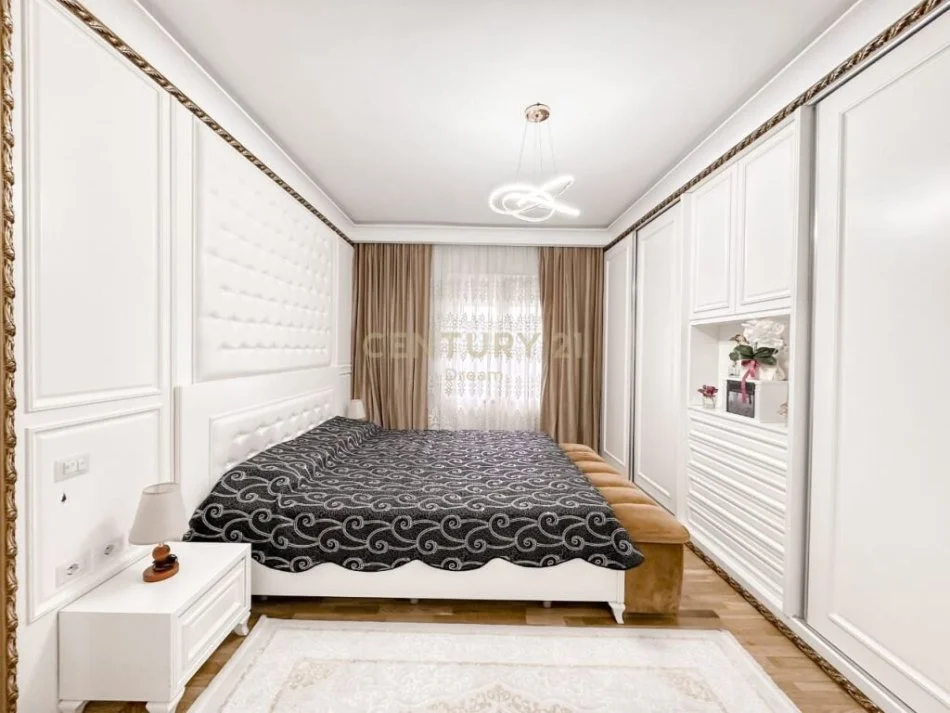 Tirane, shitet apartament 3+1+Ballkon Kati 3, 124 m² 260.000 € (kopshti Botanik)