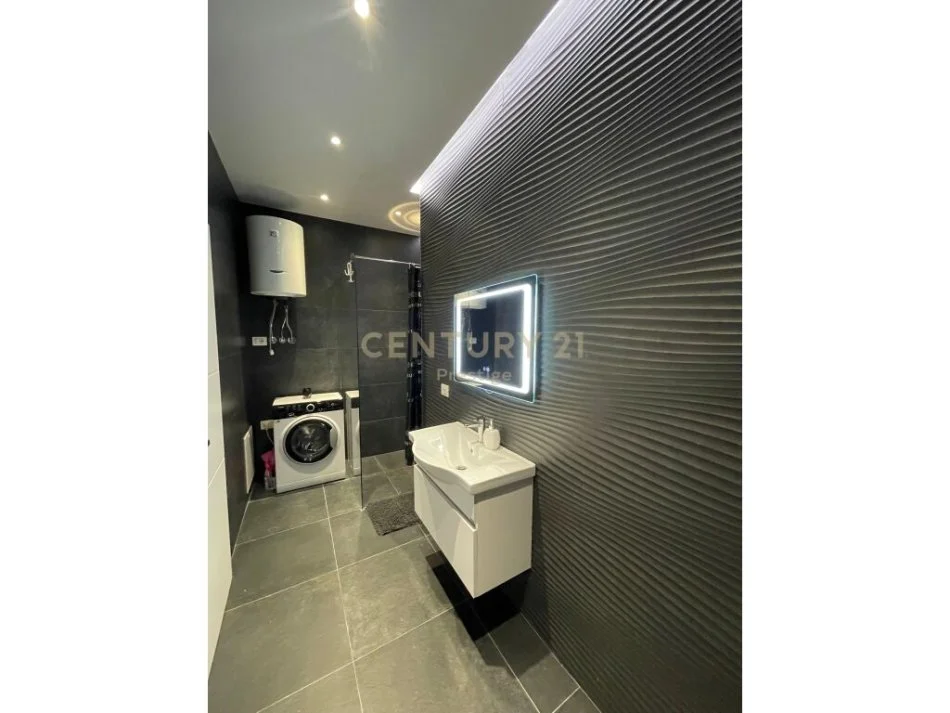 Tirane, jepet me qera apartament 1+1 Kati 4, 1.100 € 