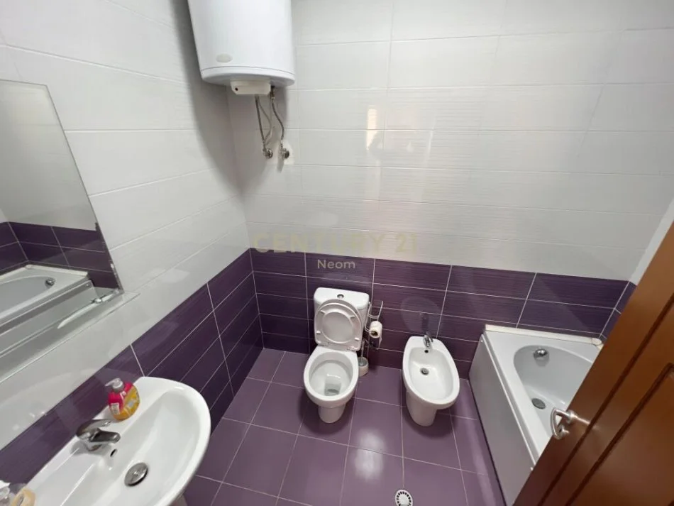 Tirane, jepet me qera apartament 3+1 , 173 m² 900 € (kopeshti zoologjik)