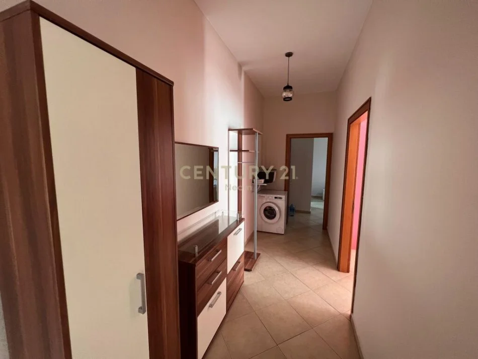 Tirane, jepet me qera apartament 3+1 , 173 m² 900 € (kopeshti zoologjik)