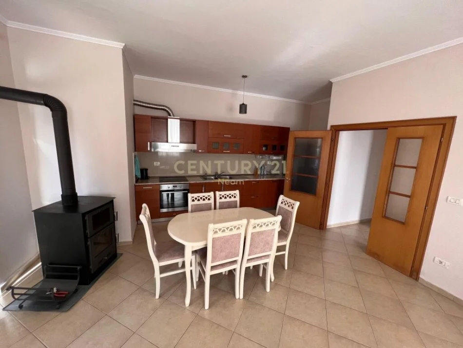 Tirane, jepet me qera apartament 3+1 , 173 m² 900 € (kopeshti zoologjik)