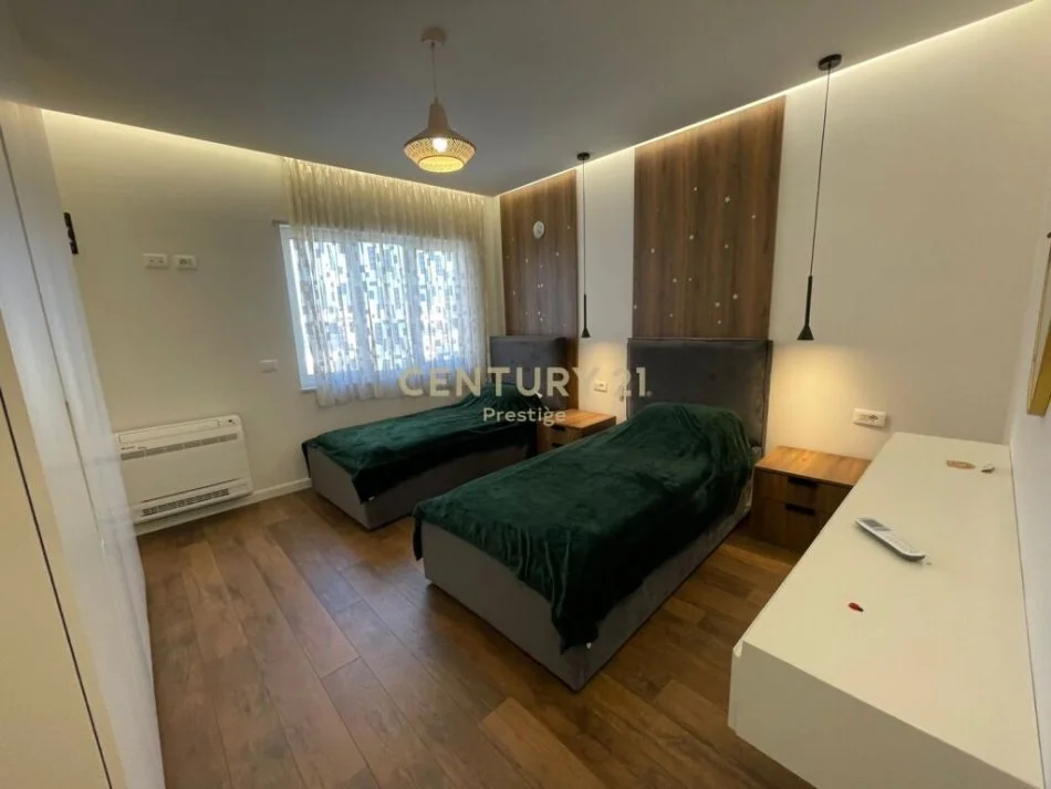 Tirane, jepet me qera apartament 3+1 Kati 9, 153 m² 2.500 € (Ambasada amerikane)