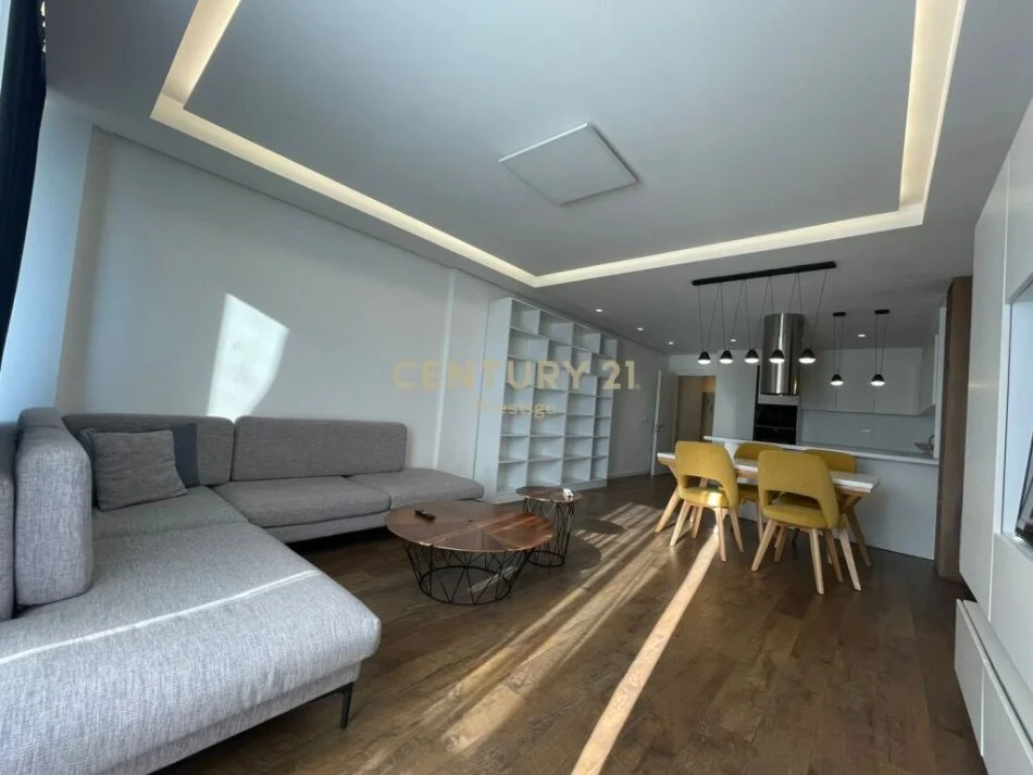 Tirane, jepet me qera apartament 3+1 Kati 9, 2.500 € 