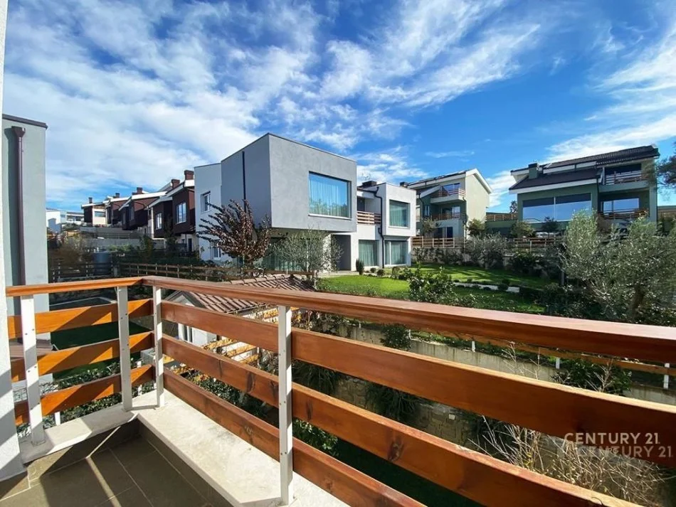 Tirane, shitet Vile 3+1+Aneks+Ballkon Kati 2, 250 m² 950.000 € (Long Hill, Qendra Tregtare TEG)