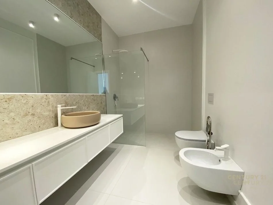 Tirane, shitet Vile 3+1+Aneks+Ballkon Kati 2, 250 m² 950.000 € (Long Hill, Qendra Tregtare TEG)