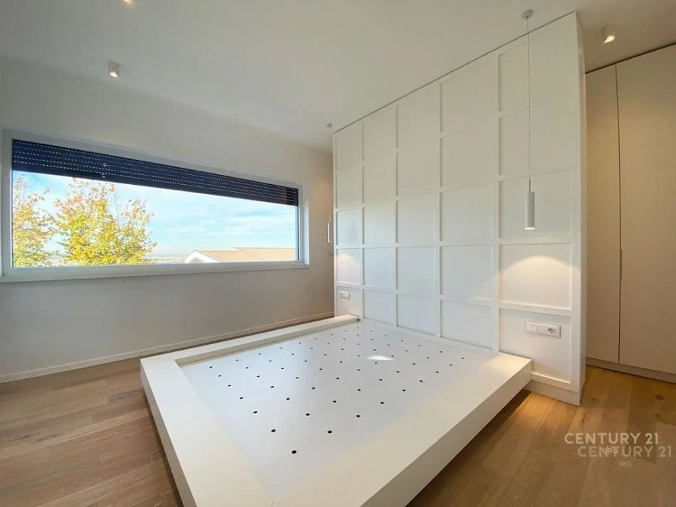 Tirane, shitet Vile 3+1+Aneks+Ballkon Kati 2, 250 m² 950.000 € (Long Hill, Qendra Tregtare TEG)