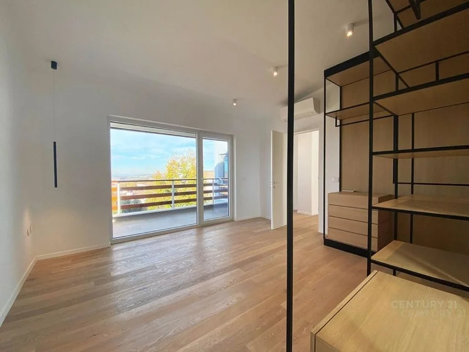 Tirane, shitet Vile 3+1+Aneks+Ballkon Kati 2, 250 m² 950.000 € (Long Hill, Qendra Tregtare TEG)