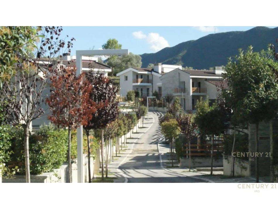 Tirane, shes Vile 4+1 Kati 2, 219 m² 650.000 € 
