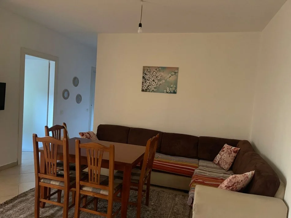 Tirane, jepet me qera apartament 2+1+Ballkon Kati 2, 80 m² 450 € 