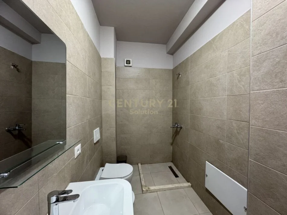 Tirane, jepet me qera apartament 2+1 Kati 7, 108 m² 600 € (Grand Gallery, Yzberish)
