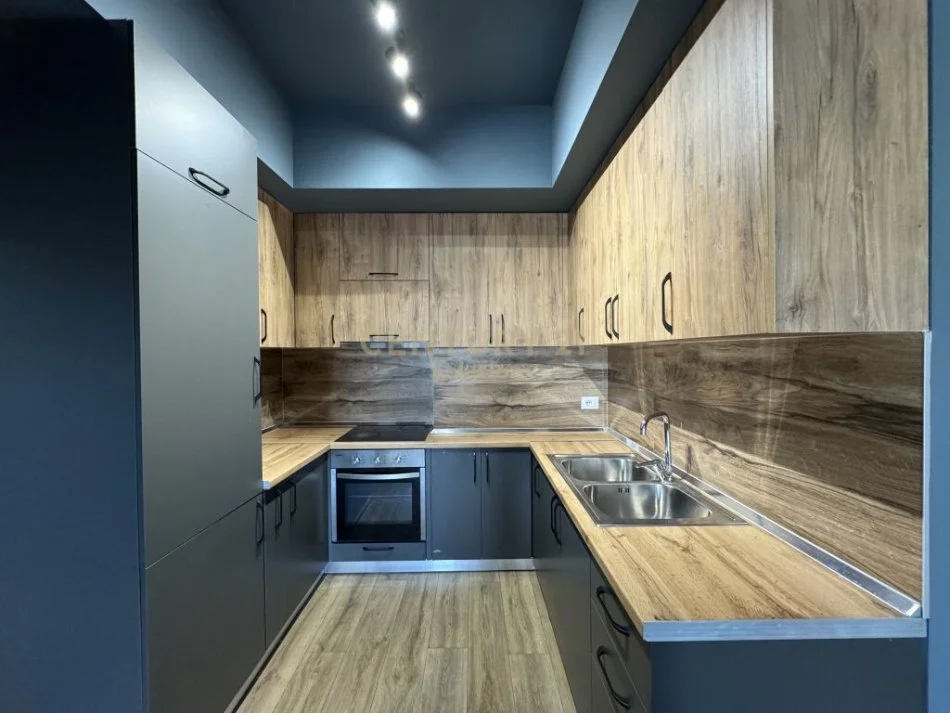 Tirane, jepet me qera apartament 2+1 Kati 7, 108 m² 600 € (Grand Gallery, Yzberish)