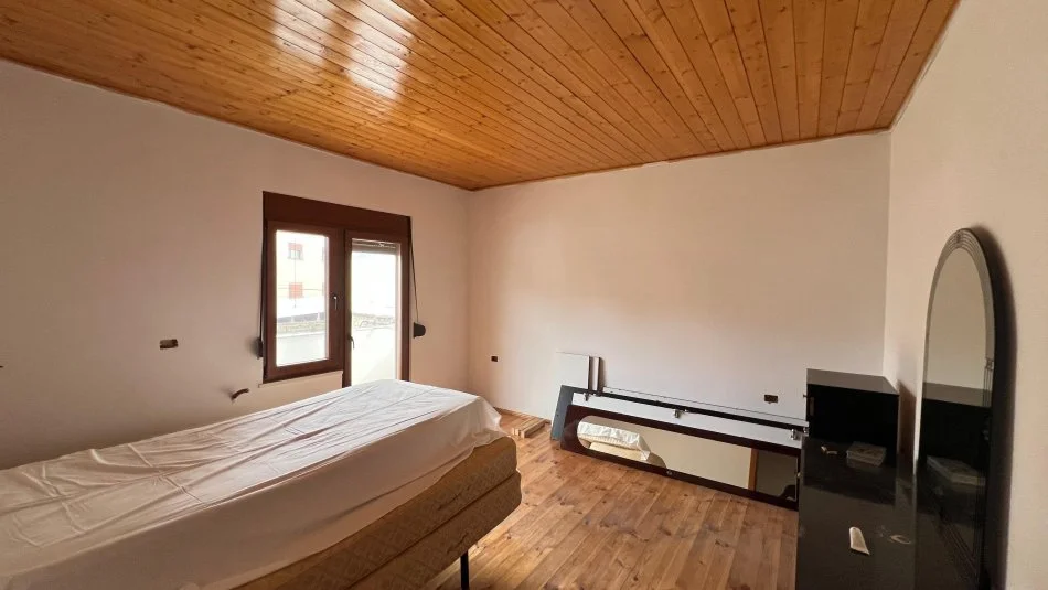 Tirane, jepet me qera apartament 2+1+2+Ballkon Kati 3, 85 m² 400 € (Kodra e Priftit) OPP51983