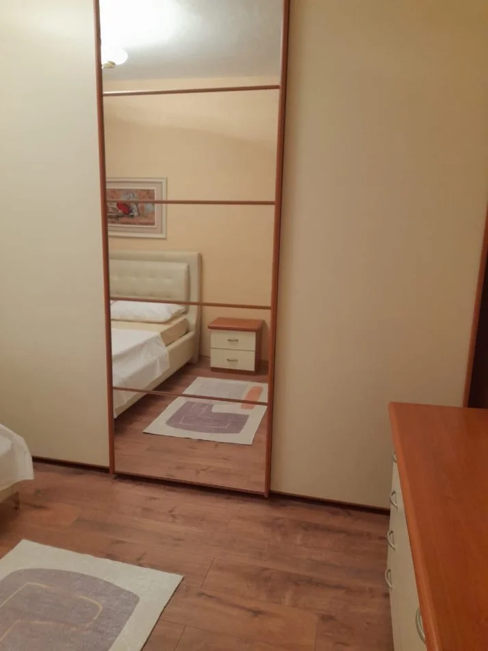 Tirane, jepet me qera apartament 2+1+Ballkon Kati 4, 80 m² 500 € (Tek Mozaiku, prane 21 Dhjetorit)