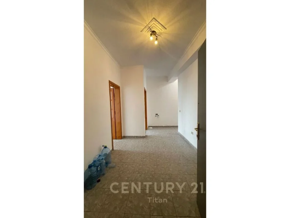 Tirane, shitet apartament 1+1+Ballkon Kati 6, 88 m² 110.000 € (Xhamlliku)