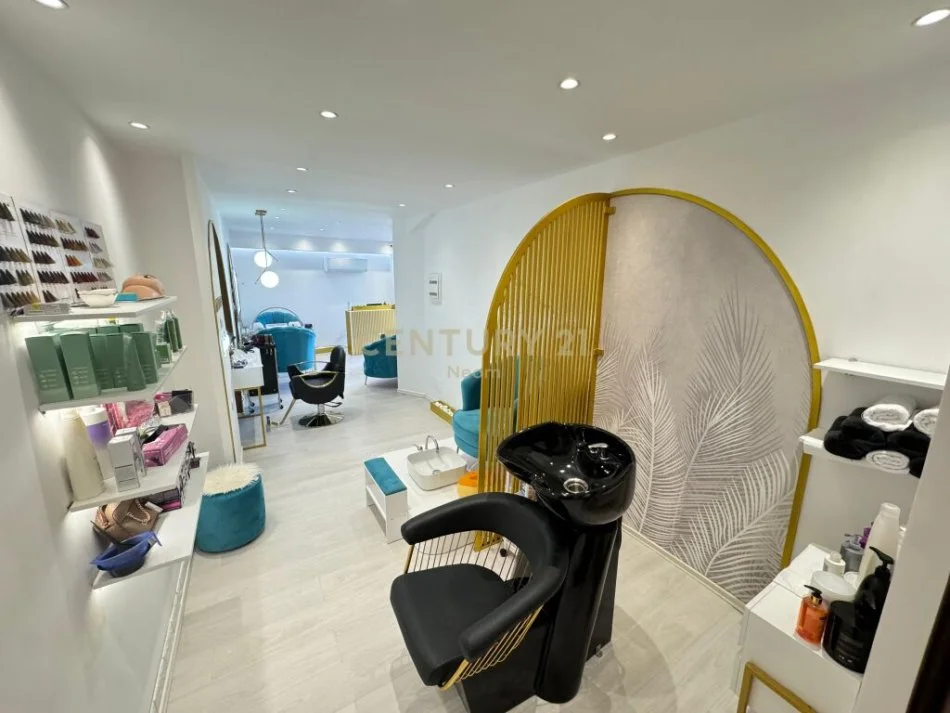 Tirane, shitet ambjent biznesi , 115 m² (liqeni i thate)
