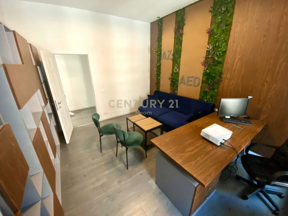 Tirane, shitet ambjent biznesi Kati 4, 133 m² (Rruga e Kavajes)