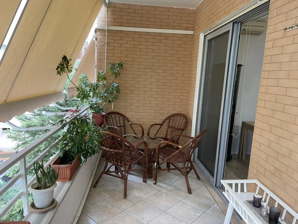 Tirane, jepet me qera apartament 2+1+Ballkon Kati 3, 1.000 m² 850 € 