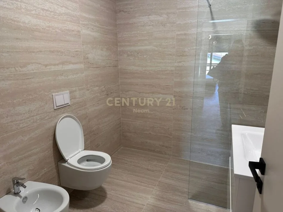 Tirane, jepet me qera apartament 2+1 Kati 3, 100 m² 1.100 € 