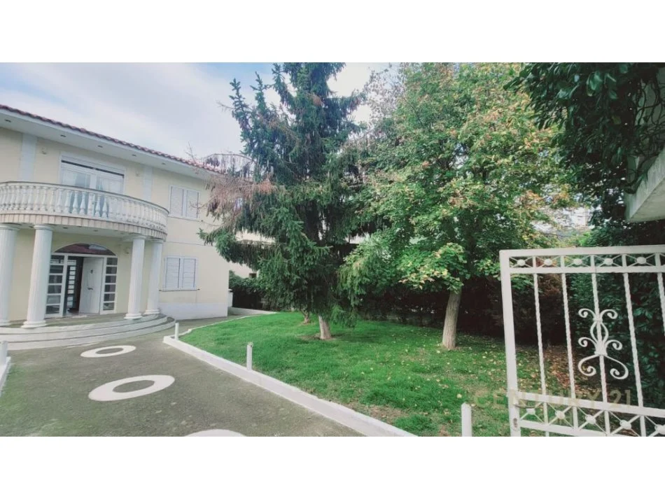 Tirane, shitet Vile 2 Katshe Kati 2, 650 m² 360.000 € (VAQARR)