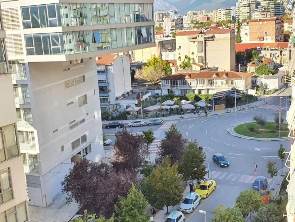 Tirane, shitet ambjent biznesi Kati 1, 150 m² 355.000 € (Komuna e parisit)