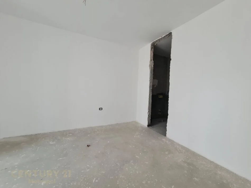 Tirane, shitet apartament 2+1 Kati 4, 120 m² 300.000 € (Liqen i thate)
