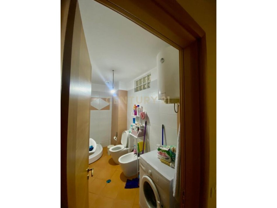Tirane, jap me qera 1+1 Kati 4, 60 m² 530 € 