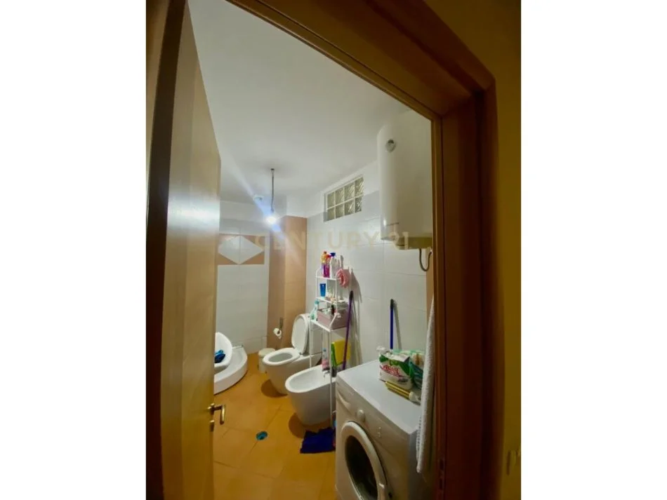 Tirane, jepet me qera apartament 1+1 Kati 4, 60 m² 530 € 