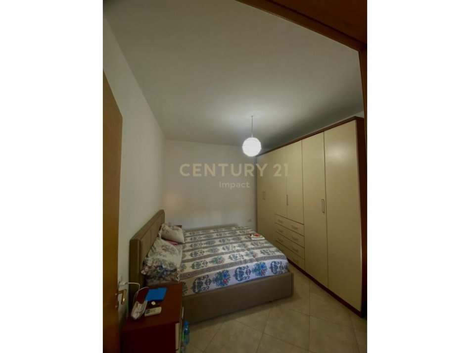 Tirane, jap me qera 1+1 Kati 4, 60 m² 530 € 