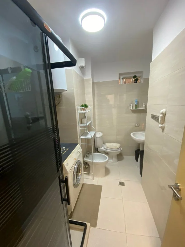 Tirane, jepet me qera apartament 2+1 Kati 4, 80 m² 600 € (Qender)