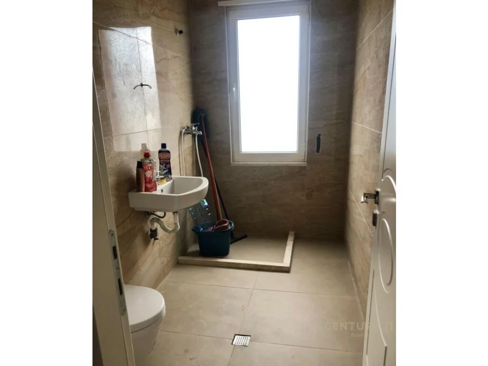 Tirane, jepet me qera apartament 2+1 Kati 3, 750 € 