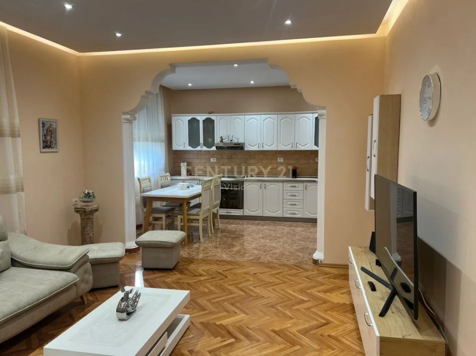 Shkoder, shitet shtepi 2+1 Kati 3, 347 m² 270.000 € (unaza perendimore rruga ethem osmani)