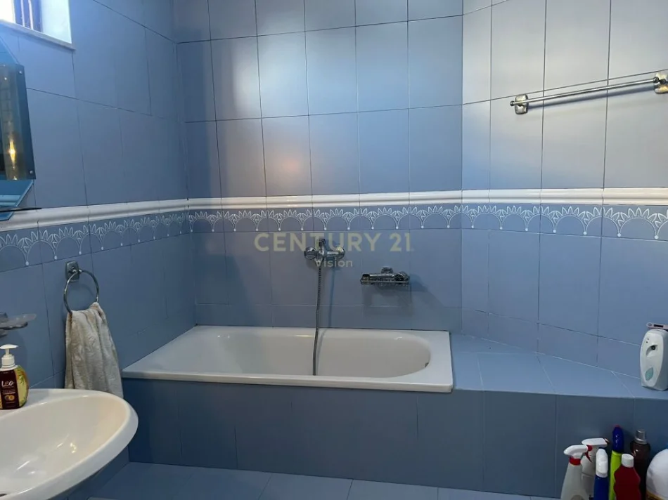 Shkoder, shitet shtepi 2+1 Kati 3, 347 m² 270.000 € (unaza perendimore rruga ethem osmani)