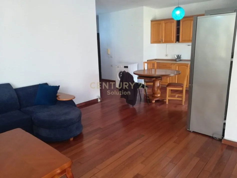 Tirane, jepet me qera apartament 1+1+Ballkon Kati 5, 80 m² 600 € 