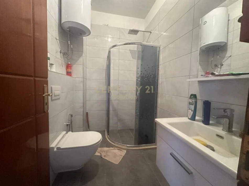 Tirane, shitet apartament 2+1 Kati 8, 120 m² 133.000 € (astir)