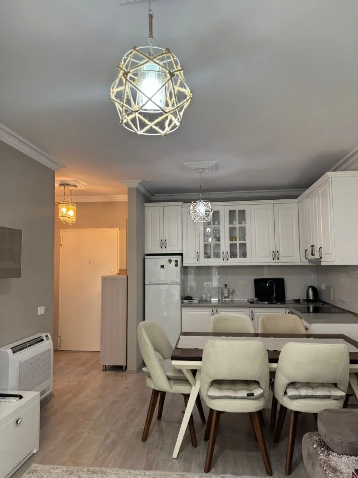 Tirane, jepet me qera apartament 1+1+Ballkon Kati 3, 67 m² 550 € (Kompleksi Kontakt 21 Dhjetori)