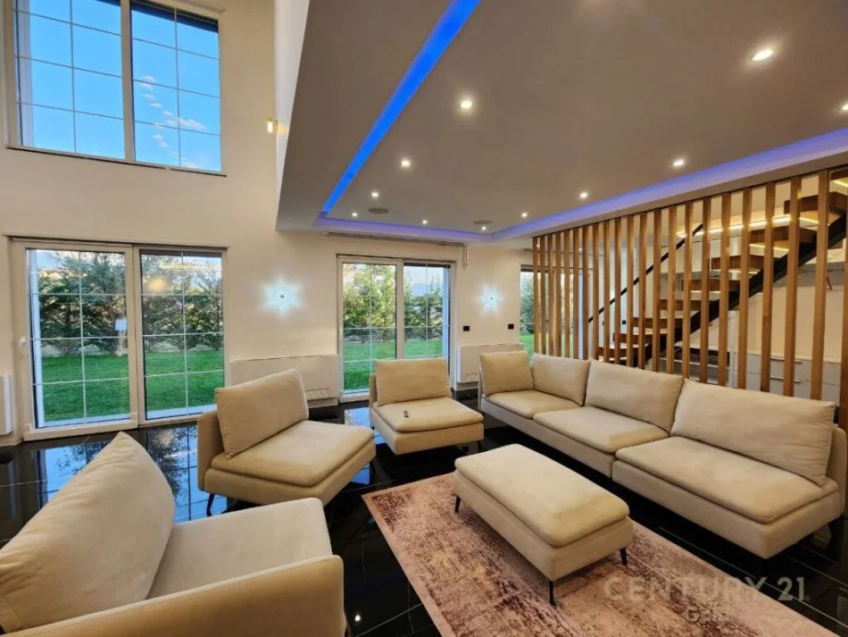 Tirane, jepet me qera 4+1+Ballkon Kati 2, 1.250 m² 5.000 € (farke)