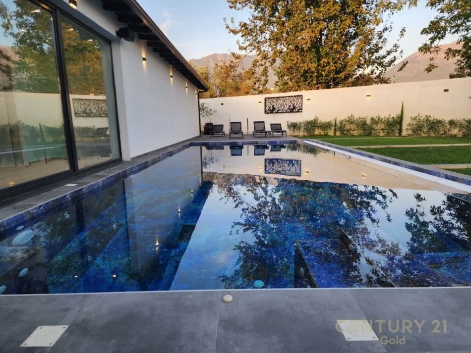 Tirane, jepet me qera Vile 2 Katshe Kati 2, 1.250 m² 5.000 € (Farke)