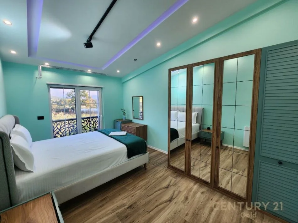 Tirane, jepet me qera Vile 2 Katshe Kati 2, 1.250 m² 5.000 € (Farke)