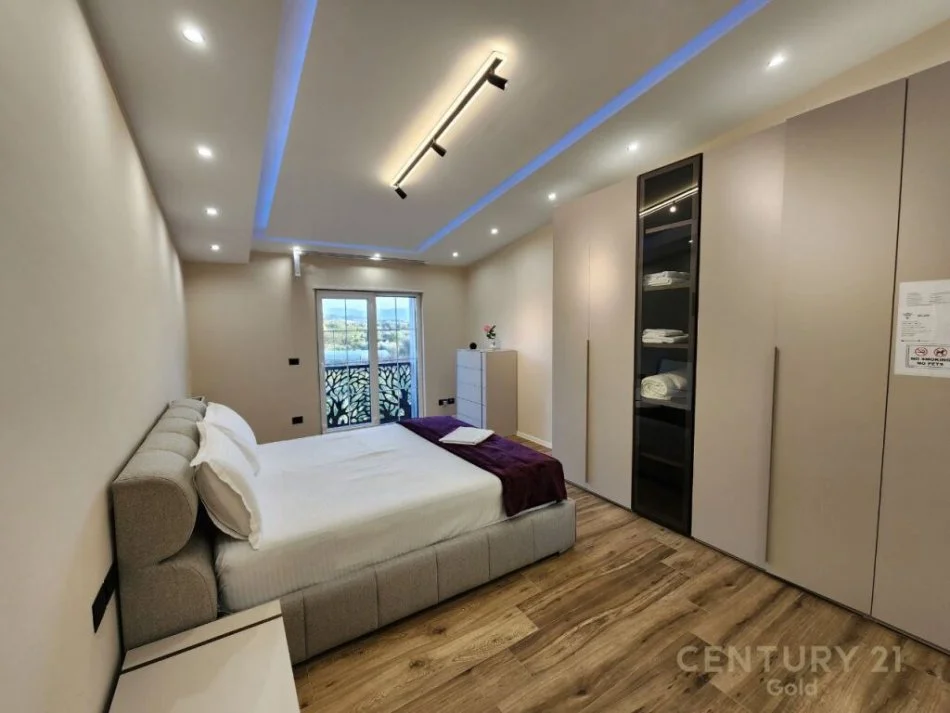 Tirane, jepet me qera 4+1+Ballkon Kati 2, 1.250 m² 5.000 € (farke)