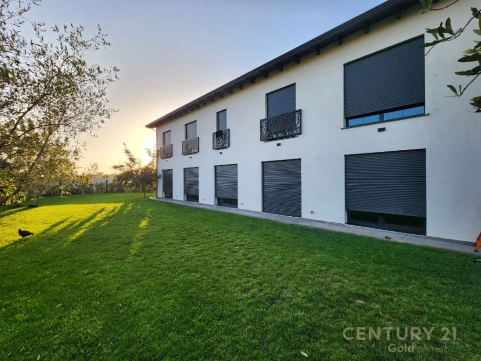 Tirane, jepet me qera 4+1+Ballkon Kati 2, 1.250 m² 5.000 € (farke)