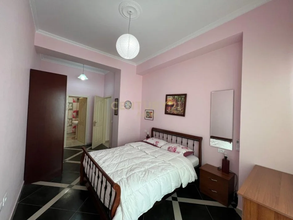 Tirane, jepet me qera apartament 2+1 Kati 1, 120 m² 500 € 