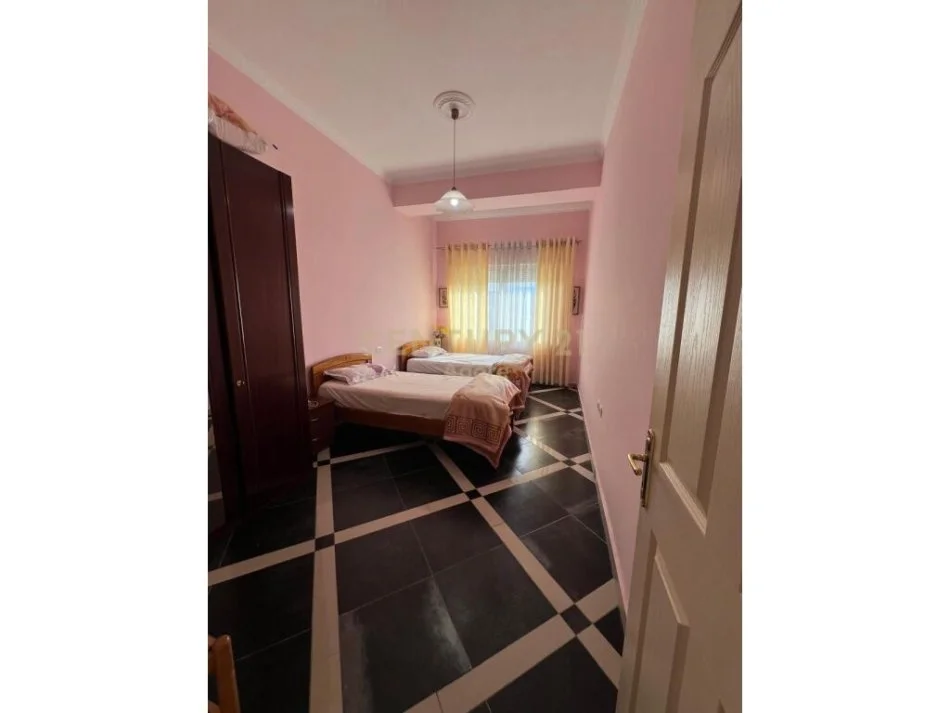 Tirane, jepet me qera apartament 2+1 Kati 1, 120 m² 500 € 