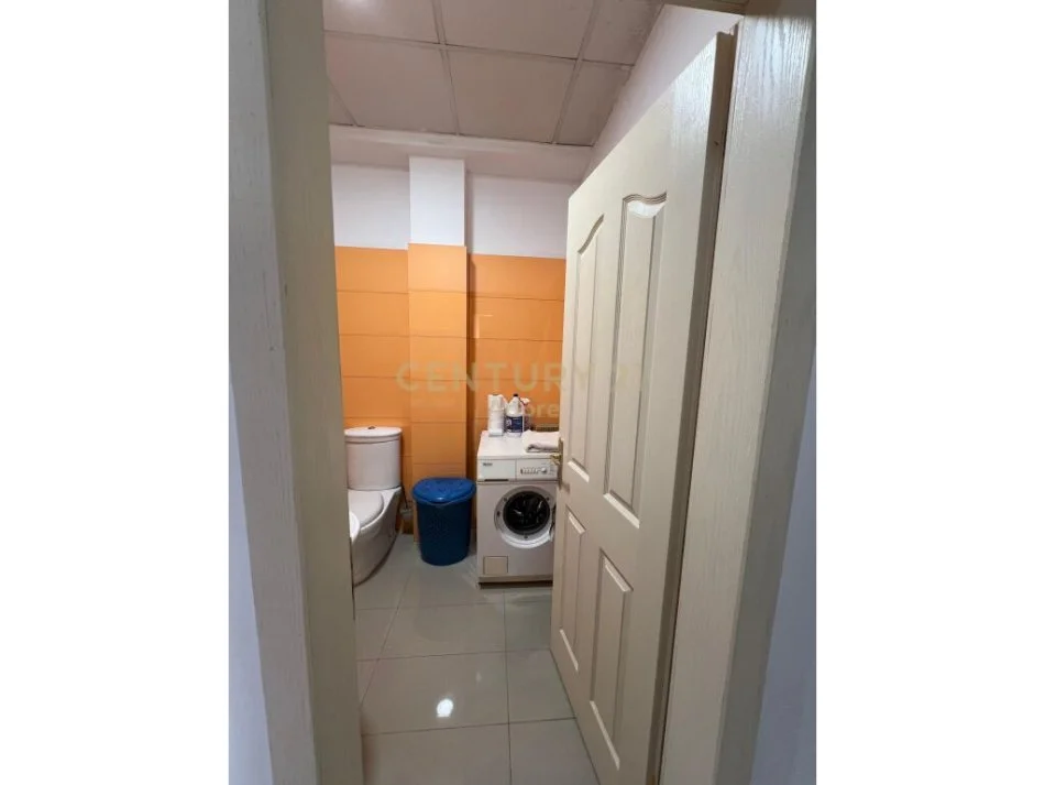 Tirane, jepet me qera apartament 2+1 Kati 1, 120 m² 500 € 