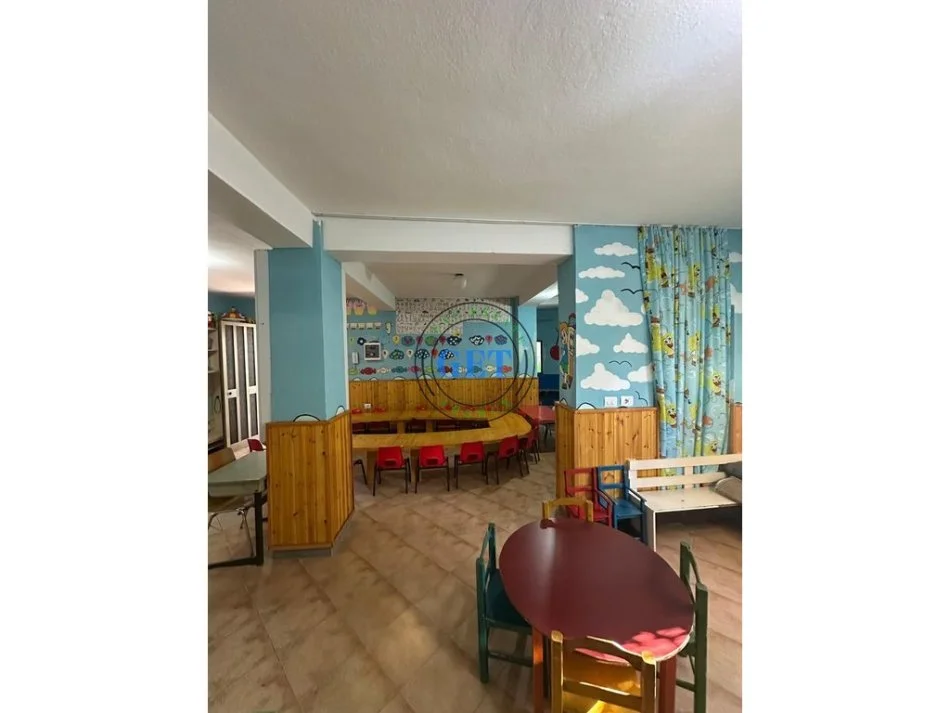 Durres, jepet me qera Kopsht fëmijësh ,Kati 1, 400 m² 1.200 € (Spitalle)