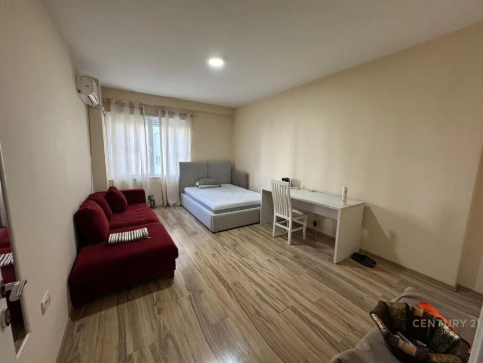 Tirane, jepet me qera apartament 2+1 , 140 m² 800 € 