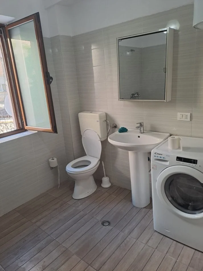 Tirane, shitet apartament 1+1 Kati 2, 71 m² 118.000 € 